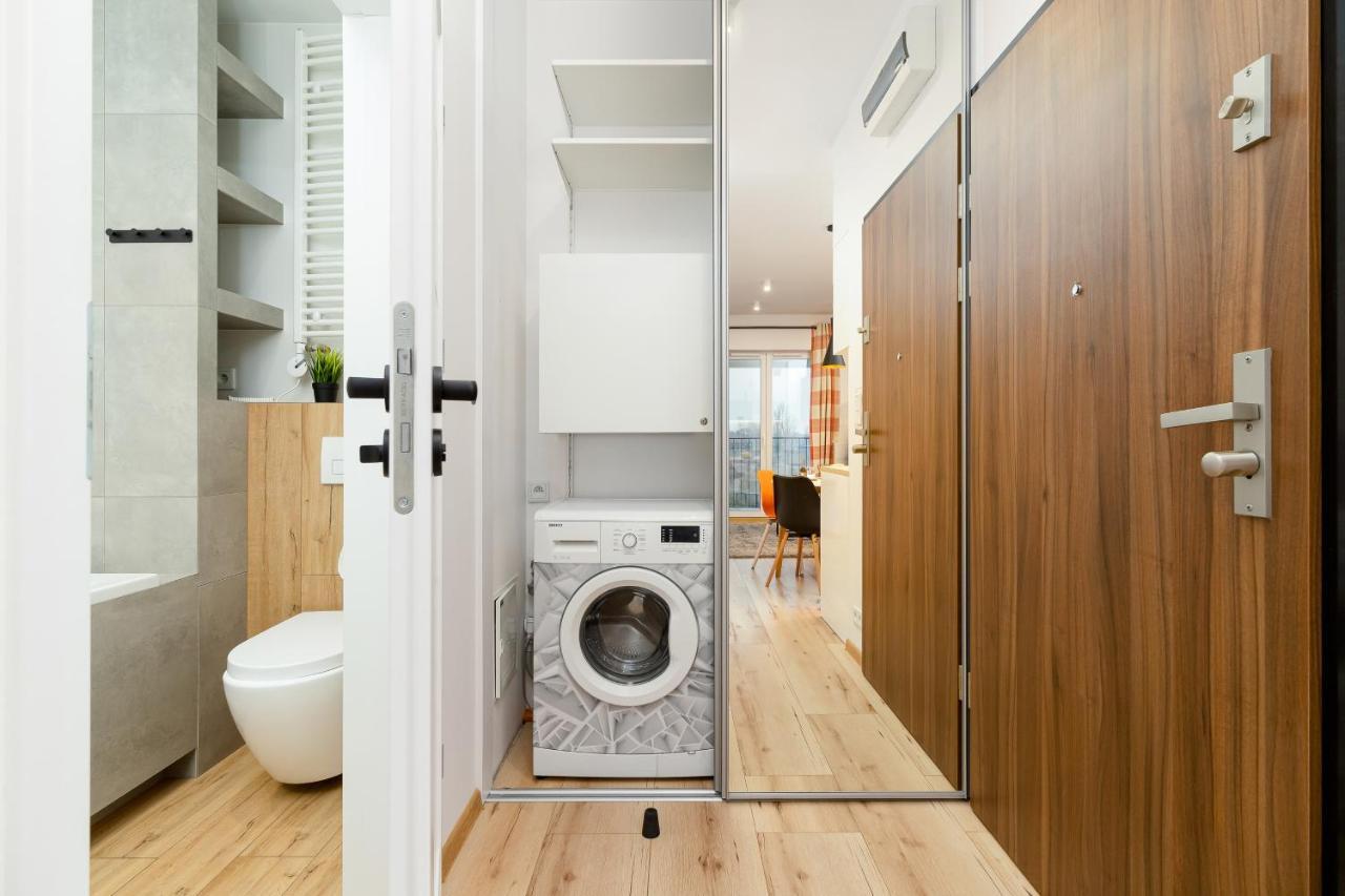 Movie Jacuzzi Apartment At The Main Station By Noclegi Renters Krakow Exterior photo